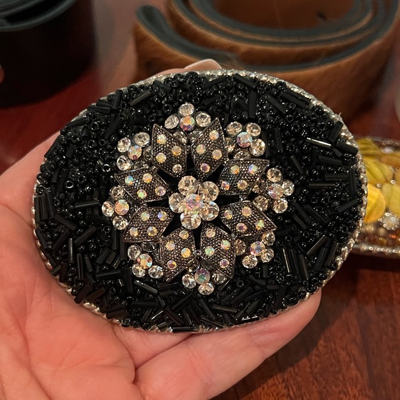 Beautiful handmade belt buckles with interchangeable belts size medium. EUC - Picture 3 of 7